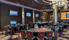 Dealer live French Roulette di studio toto gacor dengan roda 37 nomor dan multi-kamera HD